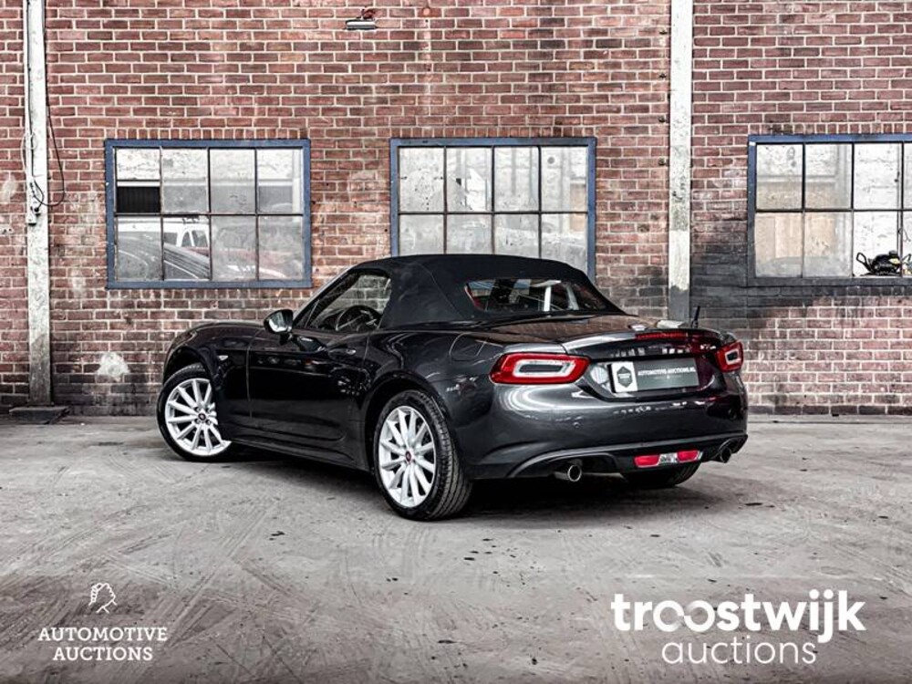 Fiat 124 Spider 1.4 M-Air T Lusso Car