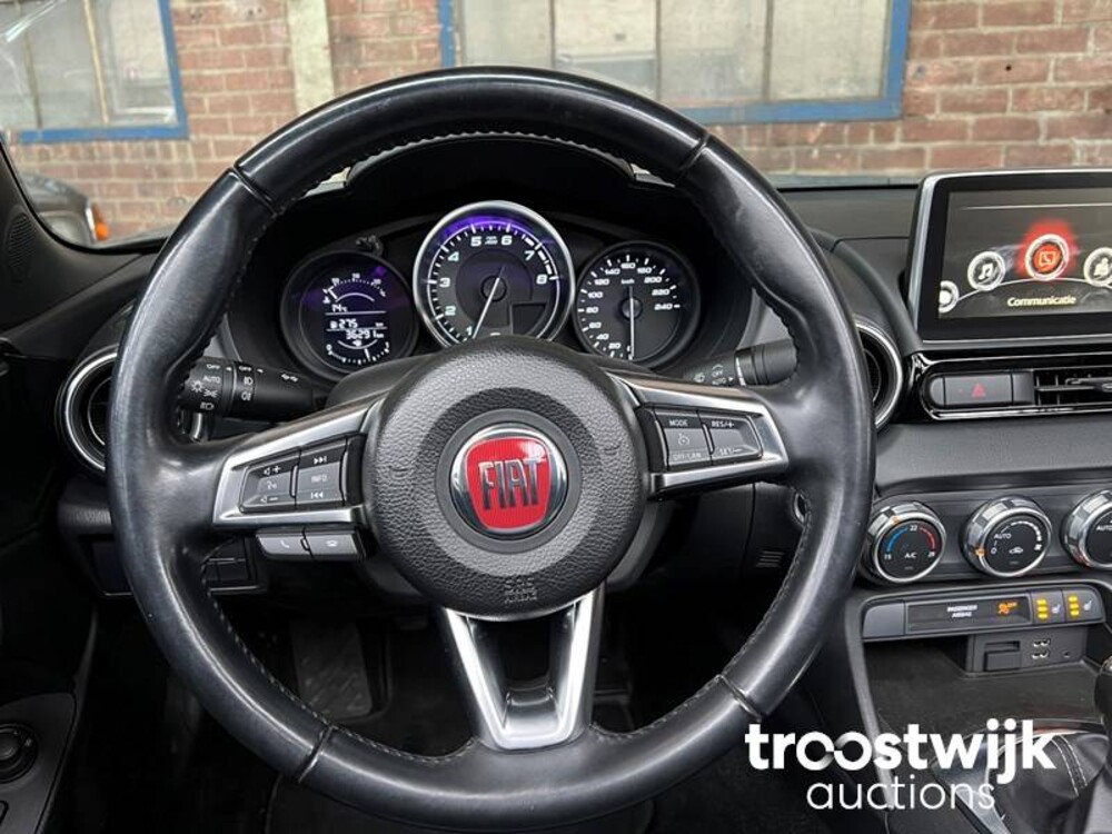 Fiat 124 Spider 1.4 M-Air T Lusso Car