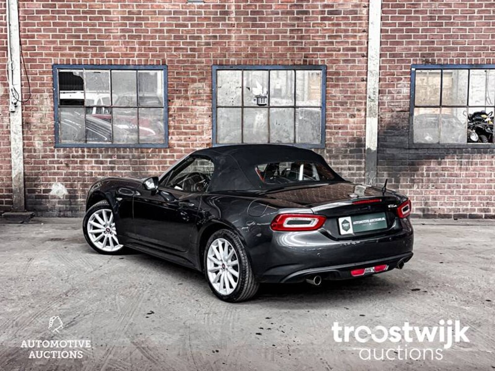 Fiat 124 Spider 1.4 M-Air T Lusso Car