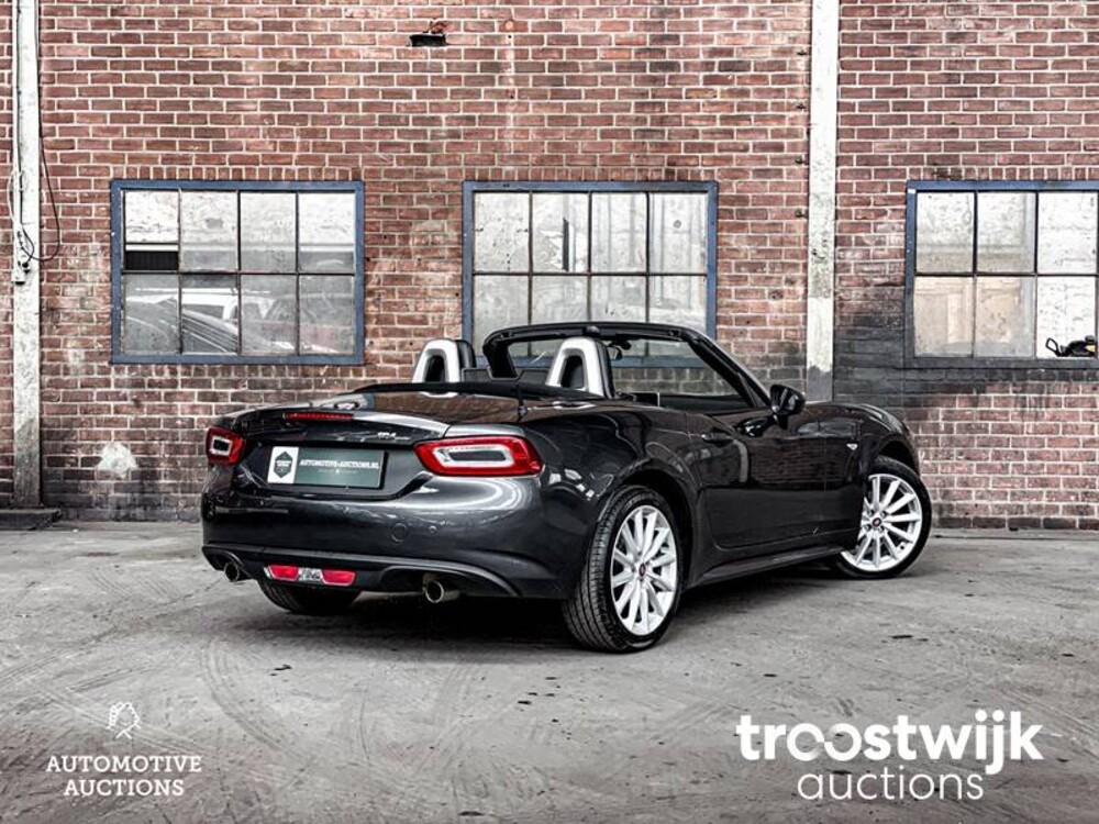 Fiat 124 Spider 1.4 M-Air T Lusso Car