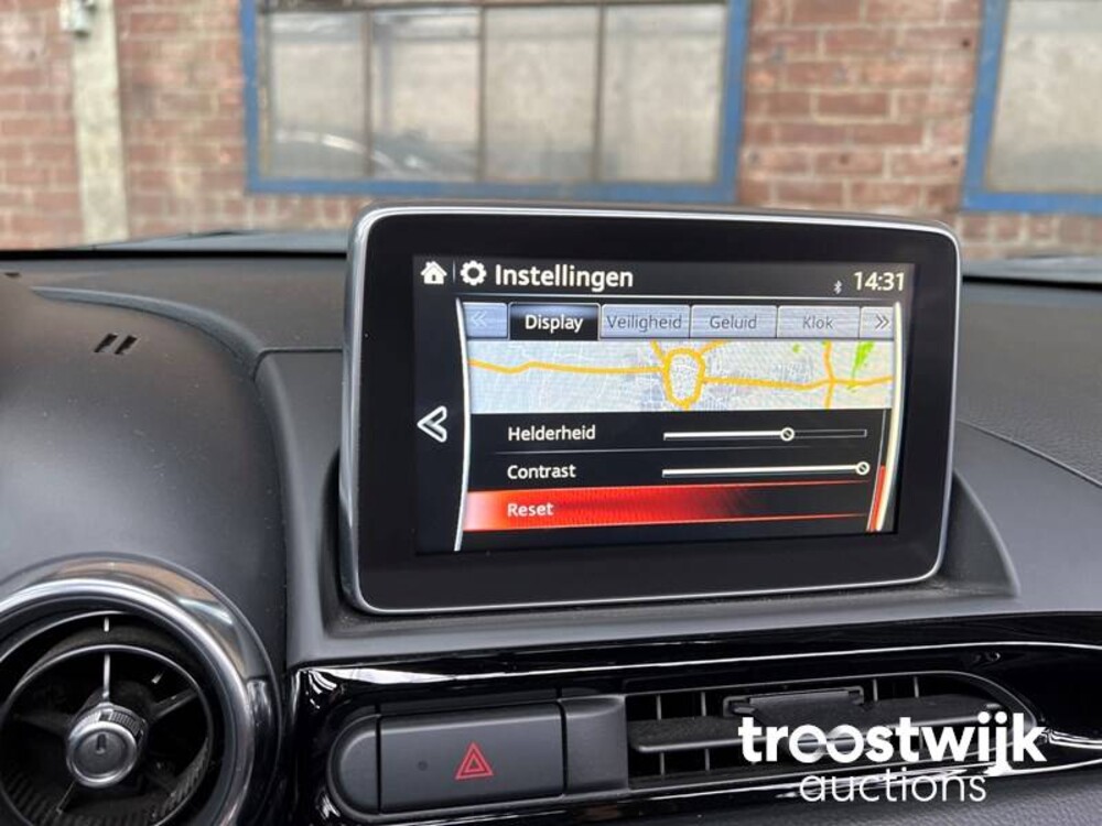 Fiat 124 Spider 1.4 M-Air T Lusso Car