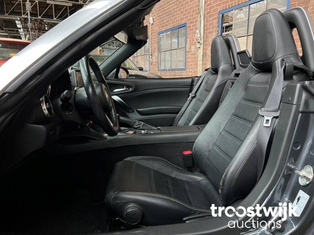 Fiat 124 Spider 1.4 M-Air T Lusso Car