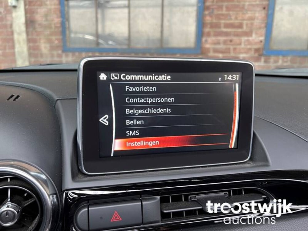 Fiat 124 Spider 1.4 M-Air T Lusso Car