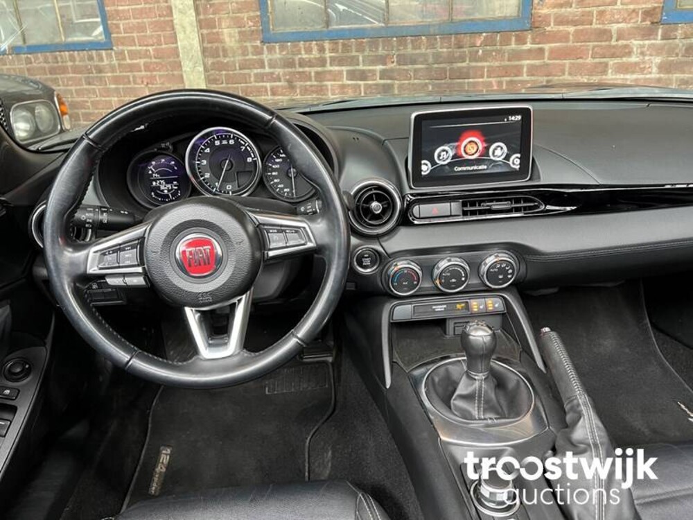 Fiat 124 Spider 1.4 M-Air T Lusso Car