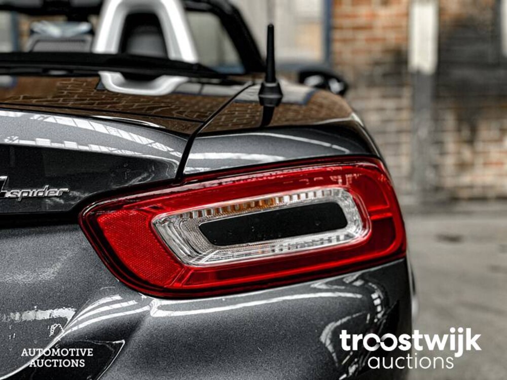 Fiat 124 Spider 1.4 M-Air T Lusso Car