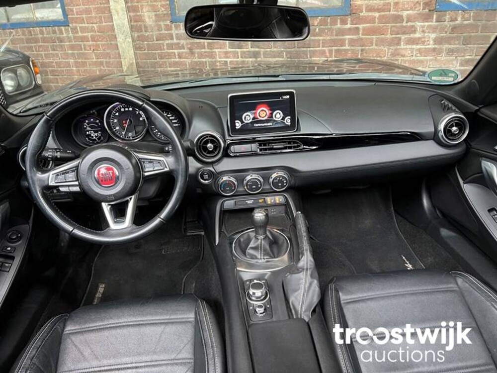 Fiat 124 Spider 1.4 M-Air T Lusso Car