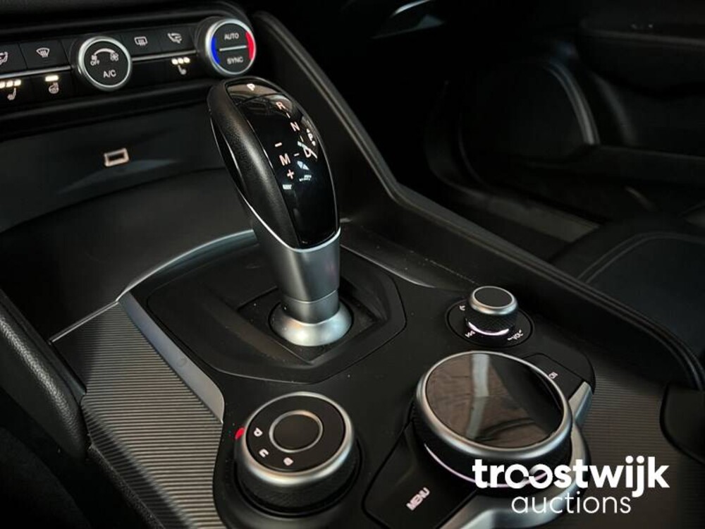 Alfa Romeo Giulia 2.0 T Super Car