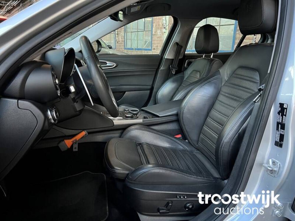 Alfa Romeo Giulia 2.0 T Super Car