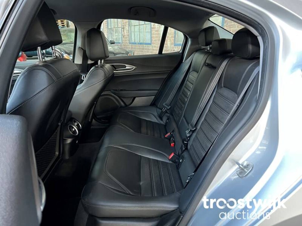 Alfa Romeo Giulia 2.0 T Super Car