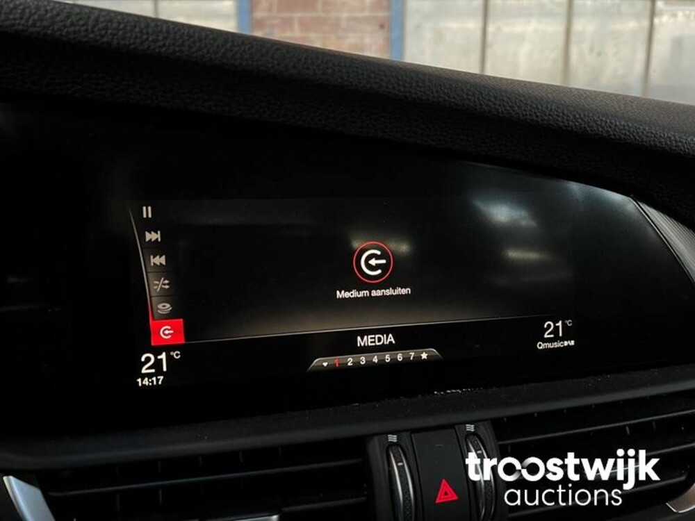 Alfa Romeo Giulia 2.0 T Super Car