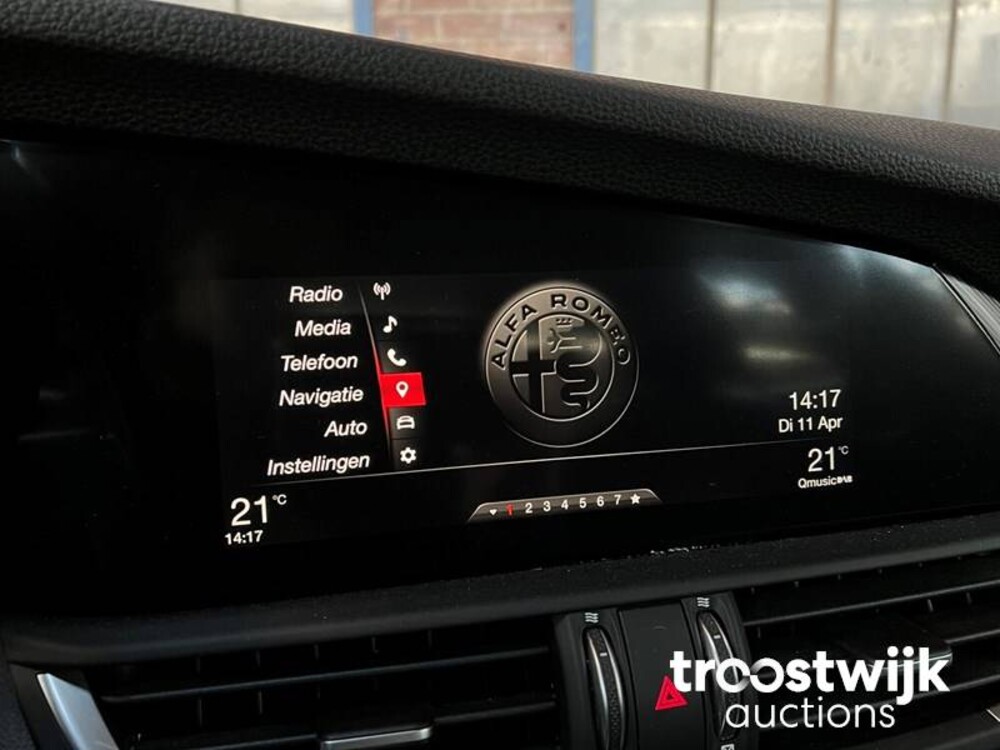 Alfa Romeo Giulia 2.0 T Super Car