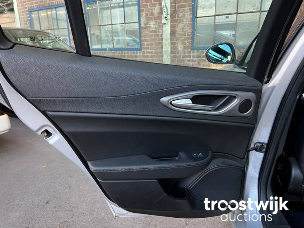 Alfa Romeo Giulia 2.0 T Super Car