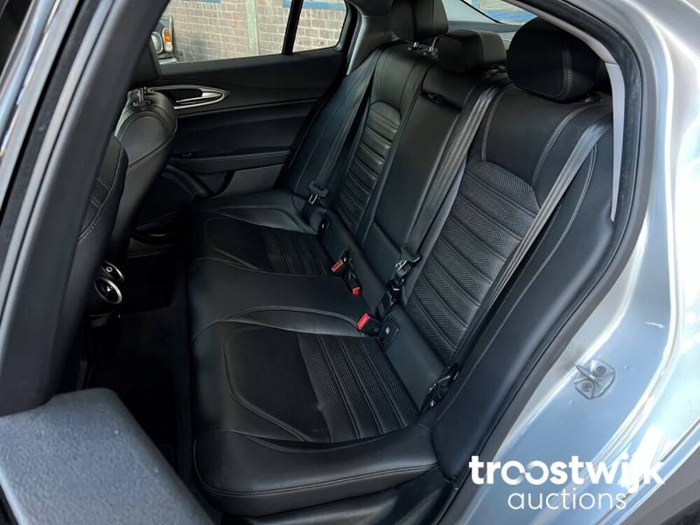 Alfa Romeo Giulia 2.0 T Super Car