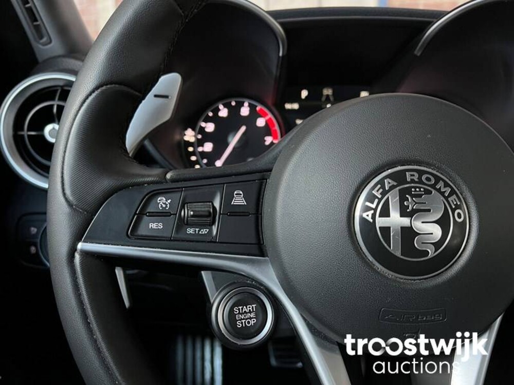 Alfa Romeo Giulia 2.0 T Super Car