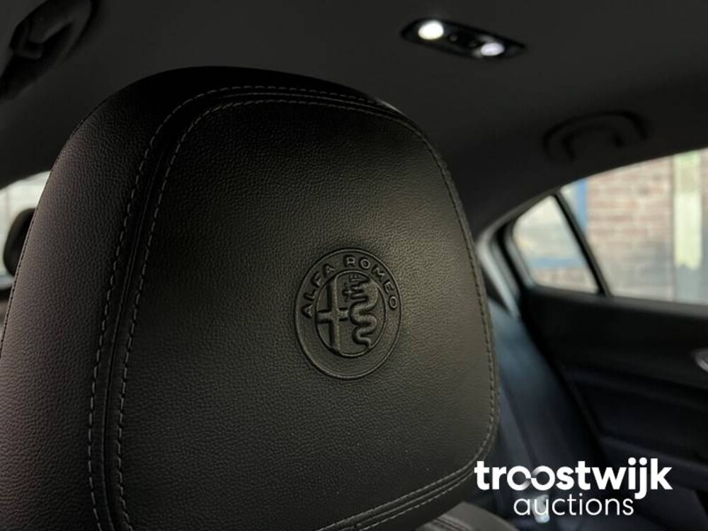 Alfa Romeo Giulia 2.0 T Super Car