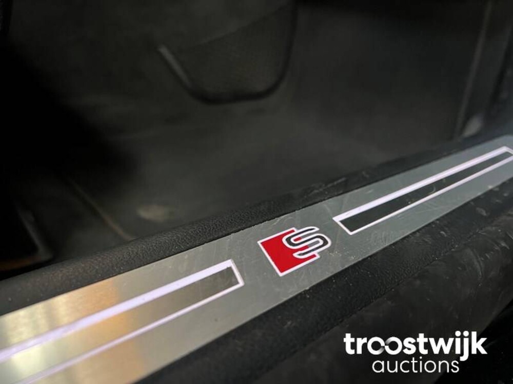 Audi S8 4.0 V8 Quattro Car