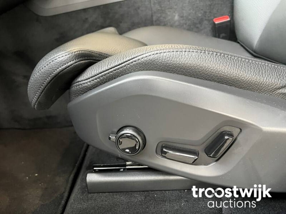 Volvo XC60 2.0 B4 Inscription Car