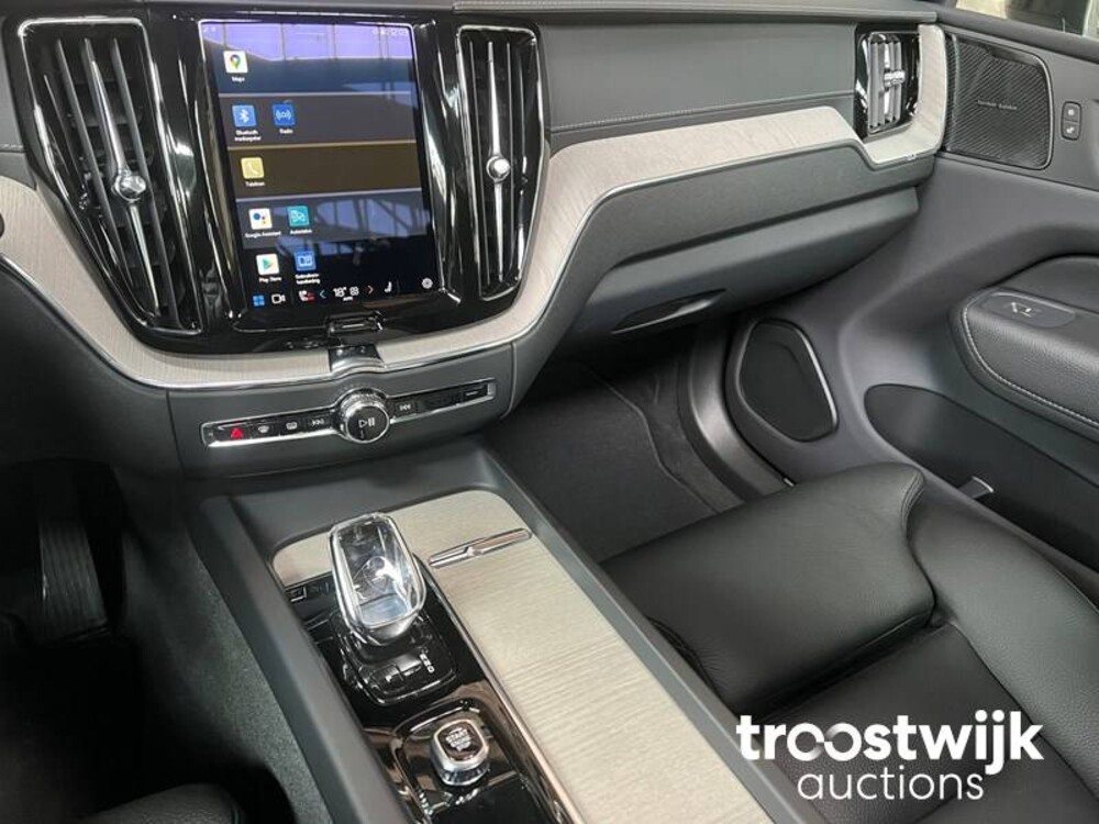 Volvo XC60 2.0 B4 Inscription Car