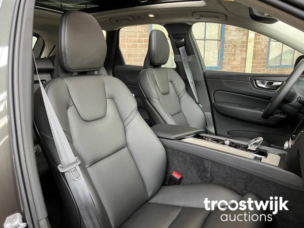 Volvo XC60 2.0 B4 Inscription Car