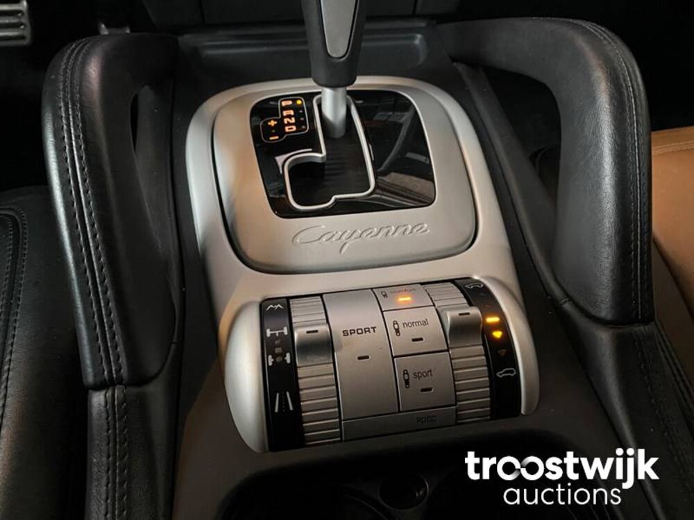 Porsche Cayenne  Turbo S 4.8 V8 Car