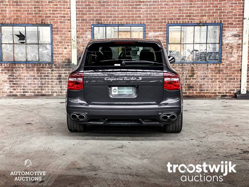 Porsche Cayenne  Turbo S 4.8 V8 Car