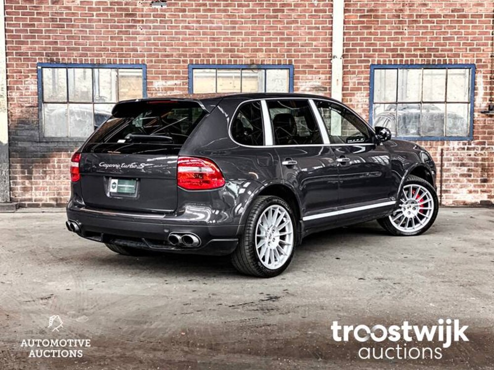 Porsche Cayenne  Turbo S 4.8 V8 Car