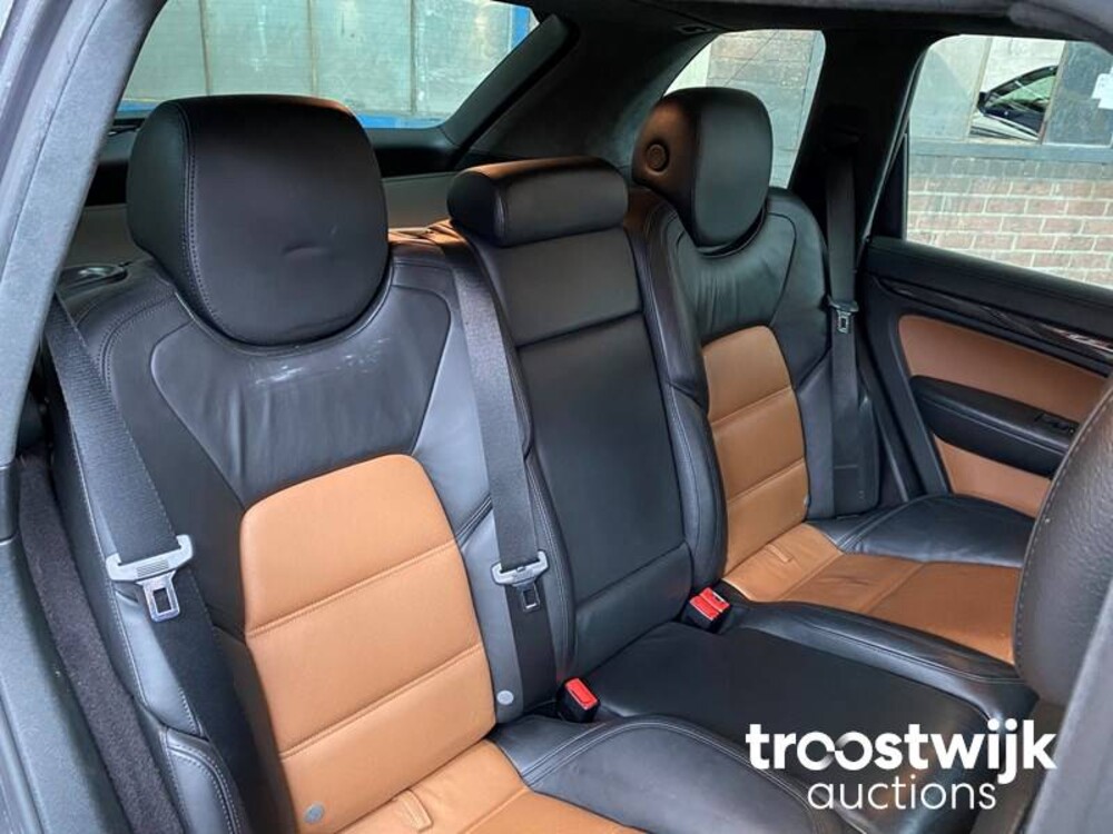 Porsche Cayenne  Turbo S 4.8 V8 Car