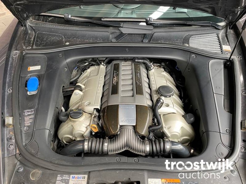 Porsche Cayenne  Turbo S 4.8 V8 Car