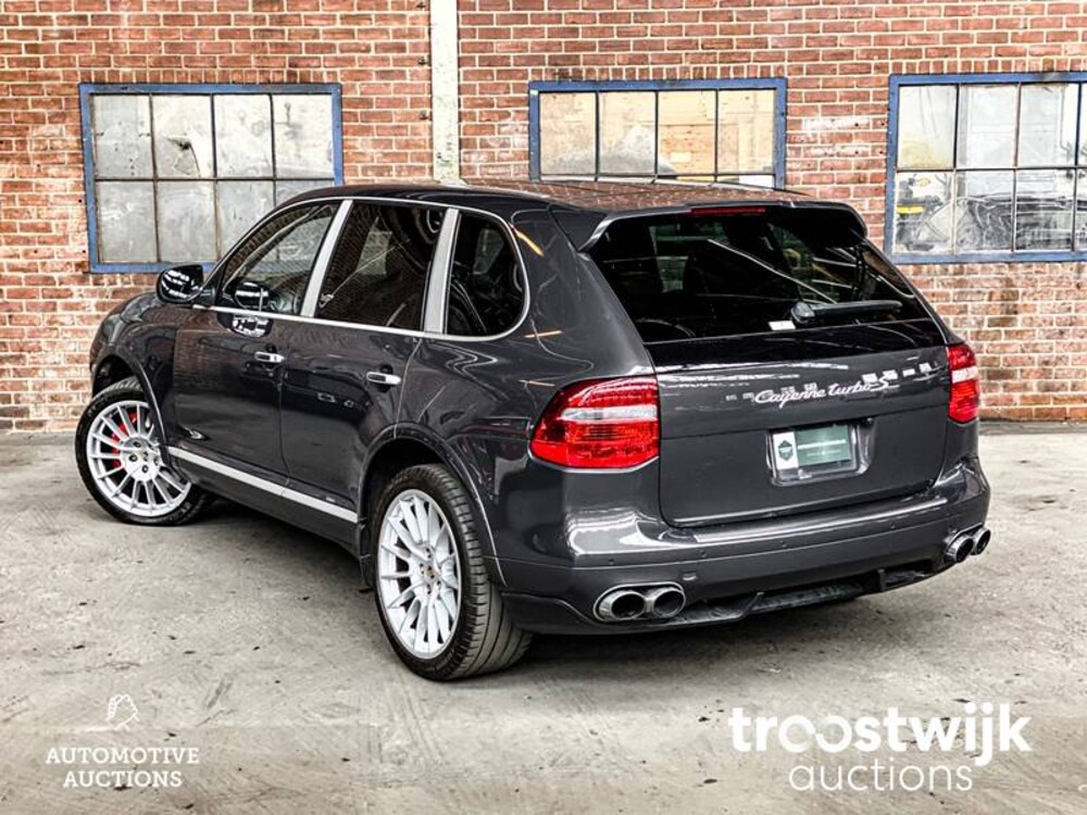 Porsche Cayenne  Turbo S 4.8 V8 Car