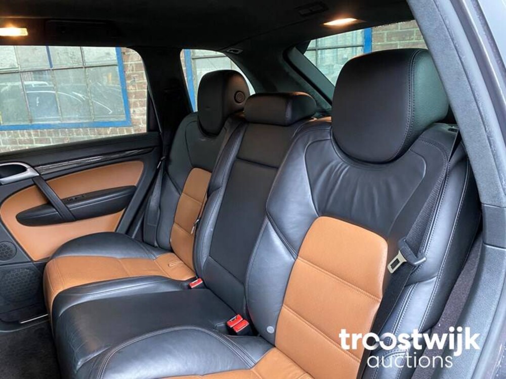 Porsche Cayenne  Turbo S 4.8 V8 Car