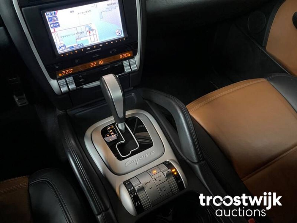 Porsche Cayenne  Turbo S 4.8 V8 Car