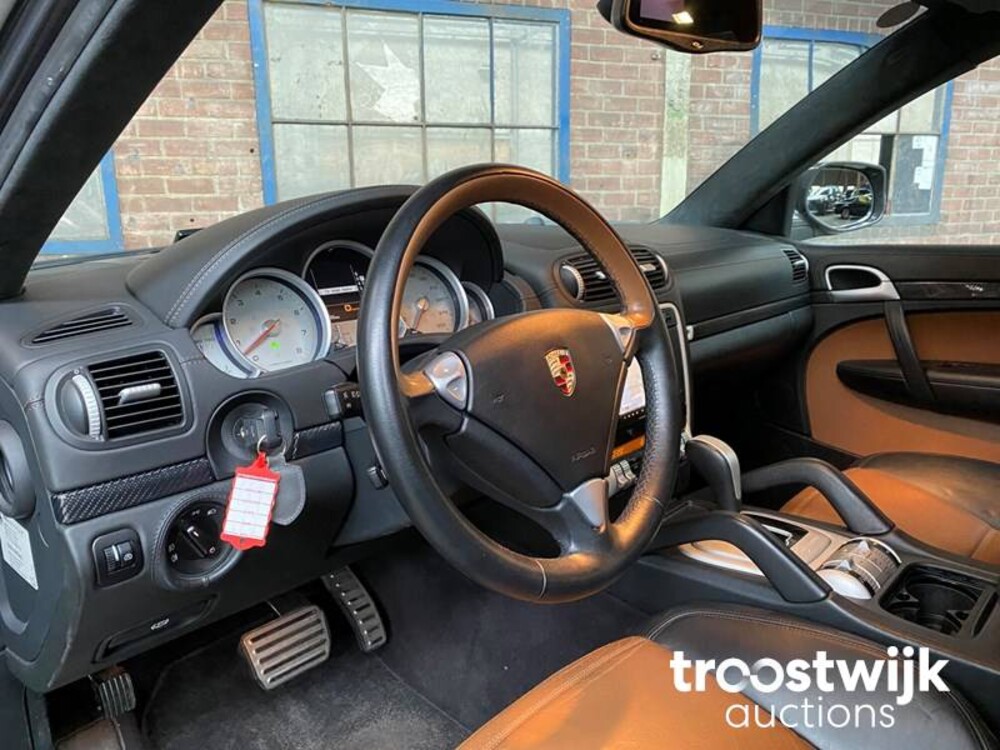 Porsche Cayenne  Turbo S 4.8 V8 Car