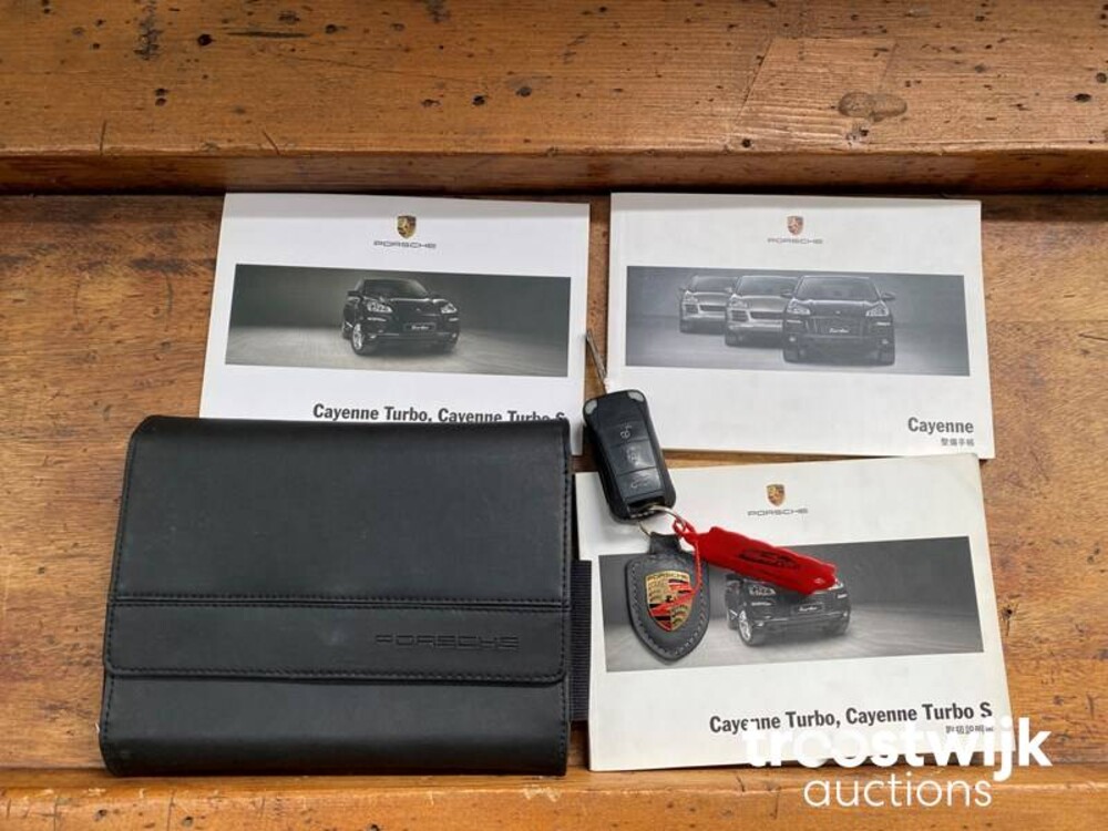 Porsche Cayenne  Turbo S 4.8 V8 Car