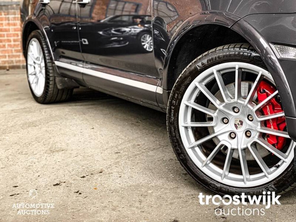 Porsche Cayenne  Turbo S 4.8 V8 Car