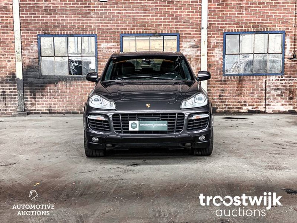 Porsche Cayenne  Turbo S 4.8 V8 Car