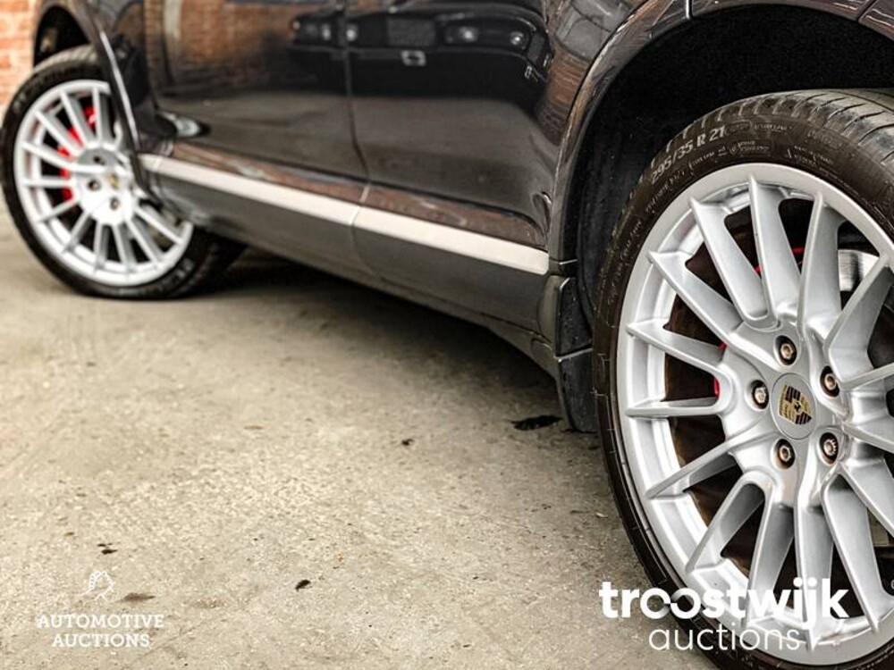 Porsche Cayenne  Turbo S 4.8 V8 Car