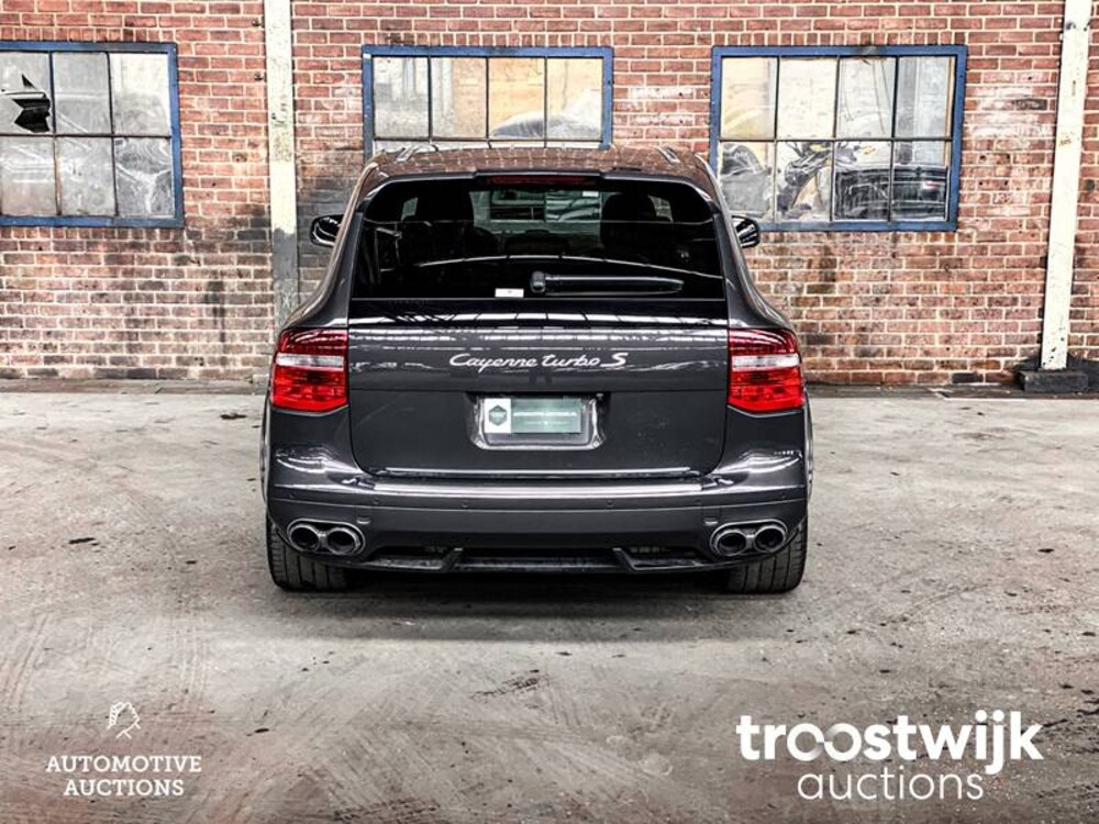 Porsche Cayenne  Turbo S 4.8 V8 Car