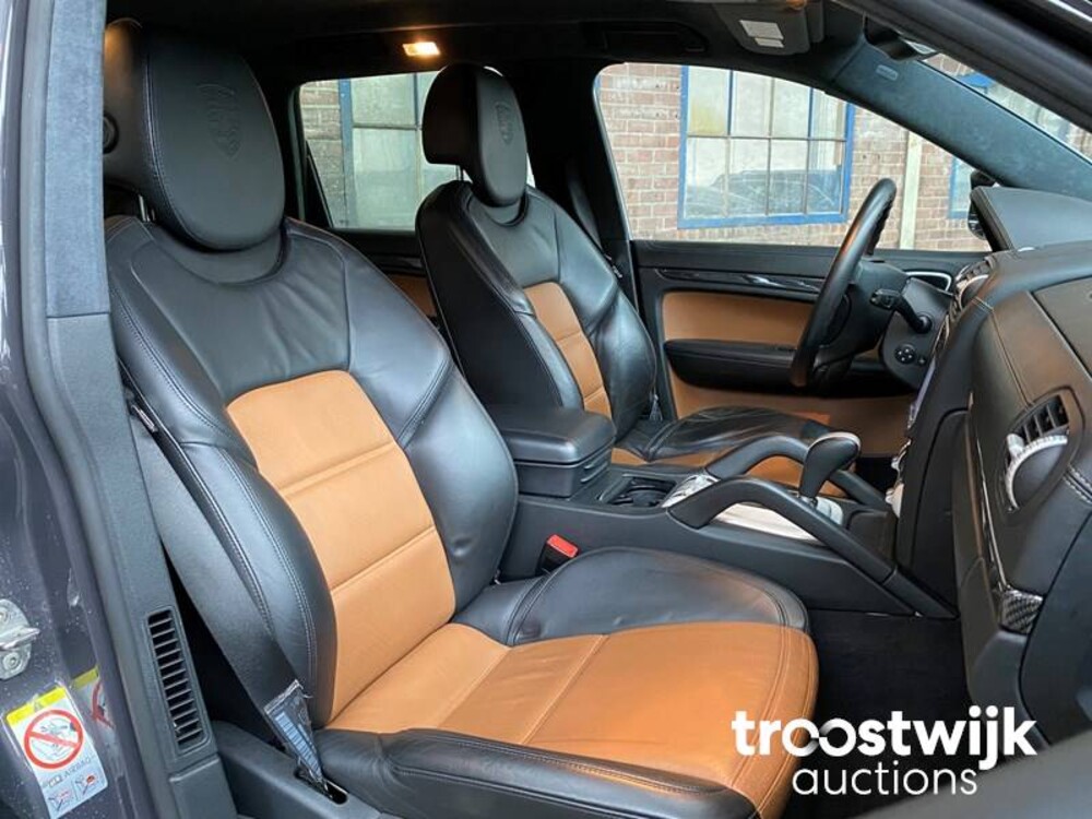 Porsche Cayenne  Turbo S 4.8 V8 Car