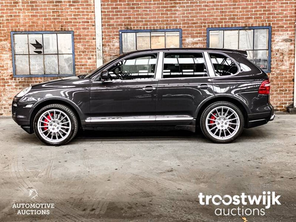 Porsche Cayenne  Turbo S 4.8 V8 Car