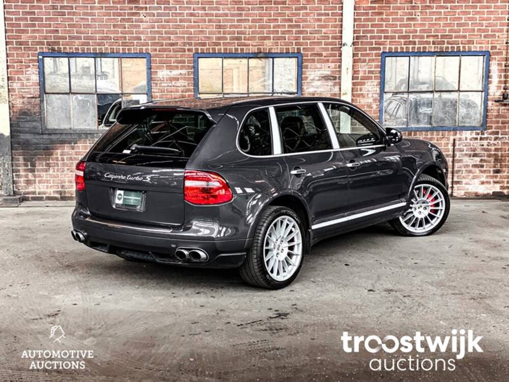Porsche Cayenne  Turbo S 4.8 V8 Car