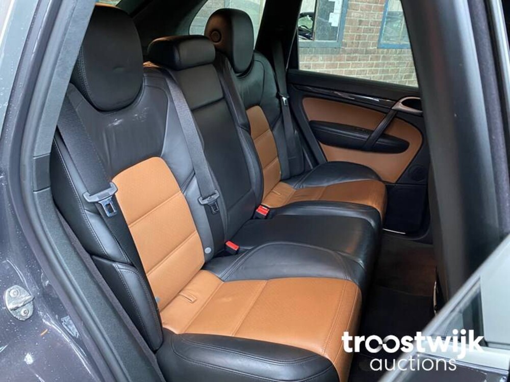 Porsche Cayenne  Turbo S 4.8 V8 Car