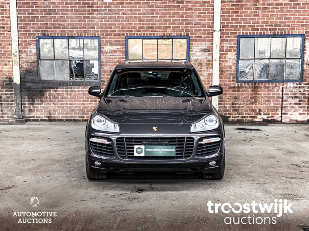 Porsche Cayenne  Turbo S 4.8 V8 Car
