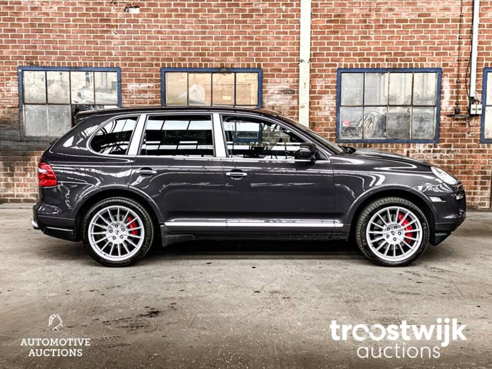 Porsche Cayenne  Turbo S 4.8 V8 Car