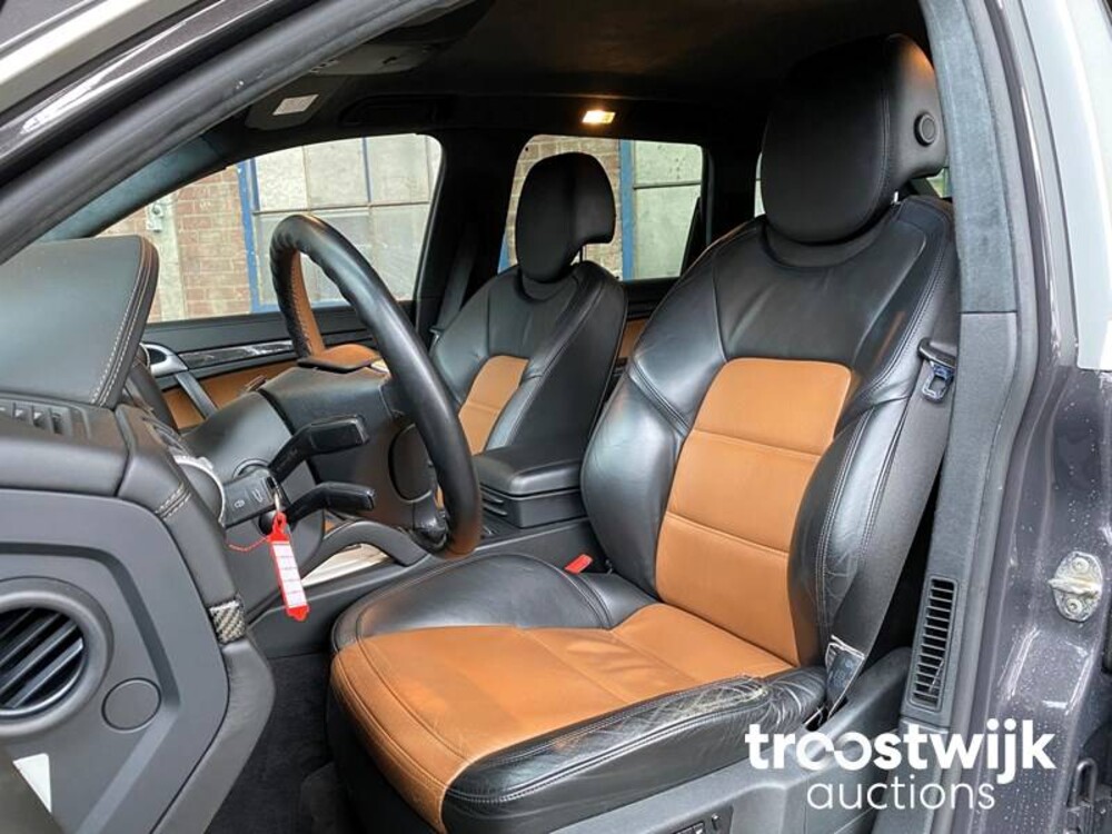 Porsche Cayenne  Turbo S 4.8 V8 Car