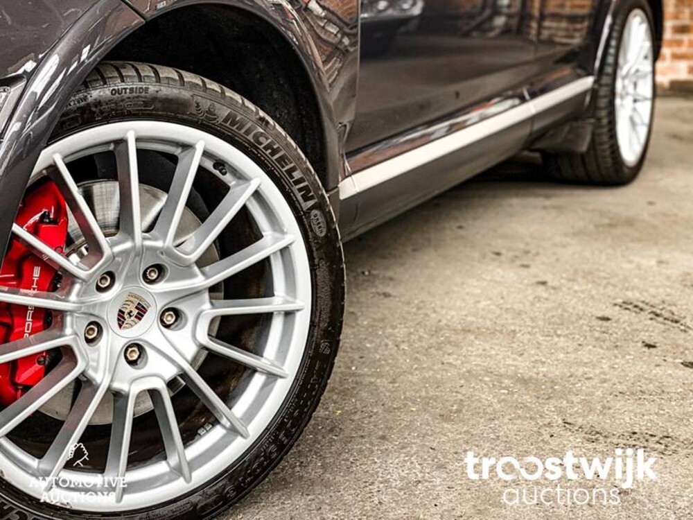 Porsche Cayenne  Turbo S 4.8 V8 Car