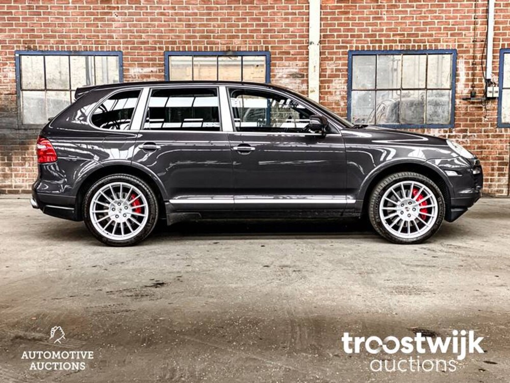 Porsche Cayenne  Turbo S 4.8 V8 Car