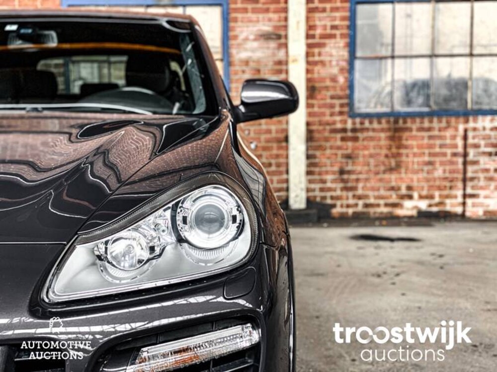 Porsche Cayenne  Turbo S 4.8 V8 Car