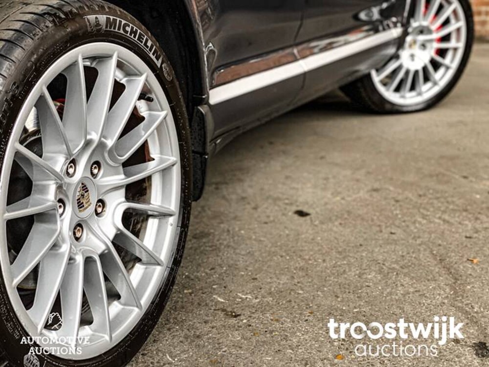 Porsche Cayenne  Turbo S 4.8 V8 Car