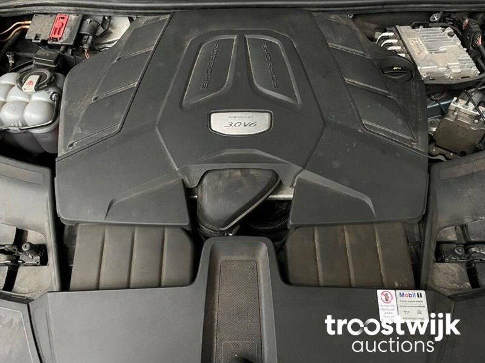 Porsche Cayenne 3.0 V6 Car