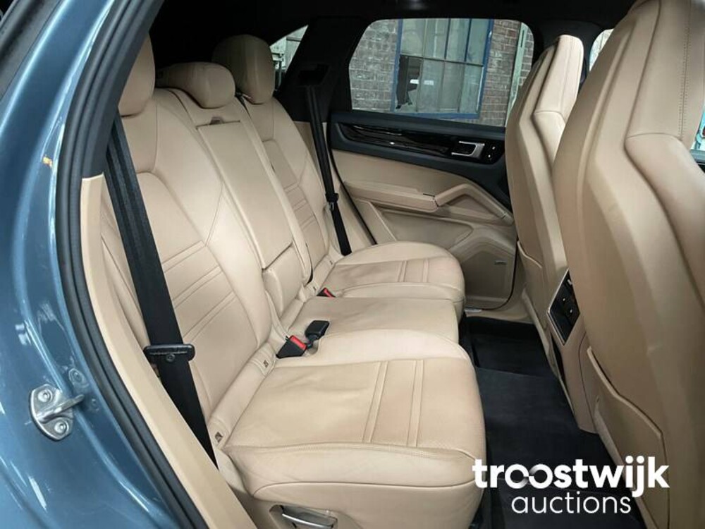 Porsche Cayenne 3.0 V6 Car